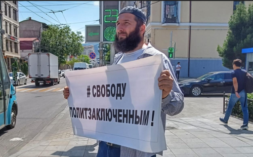 Идрис Юсупов на акции в поддержку Абдулмумина Гаджиева 5 июня 2023 года. Фото корреспондента "Кавказского узла".