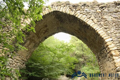 Каменная кладка в арочном пролете моста. фото С. Даниеляна,https://monumentwatch.org/