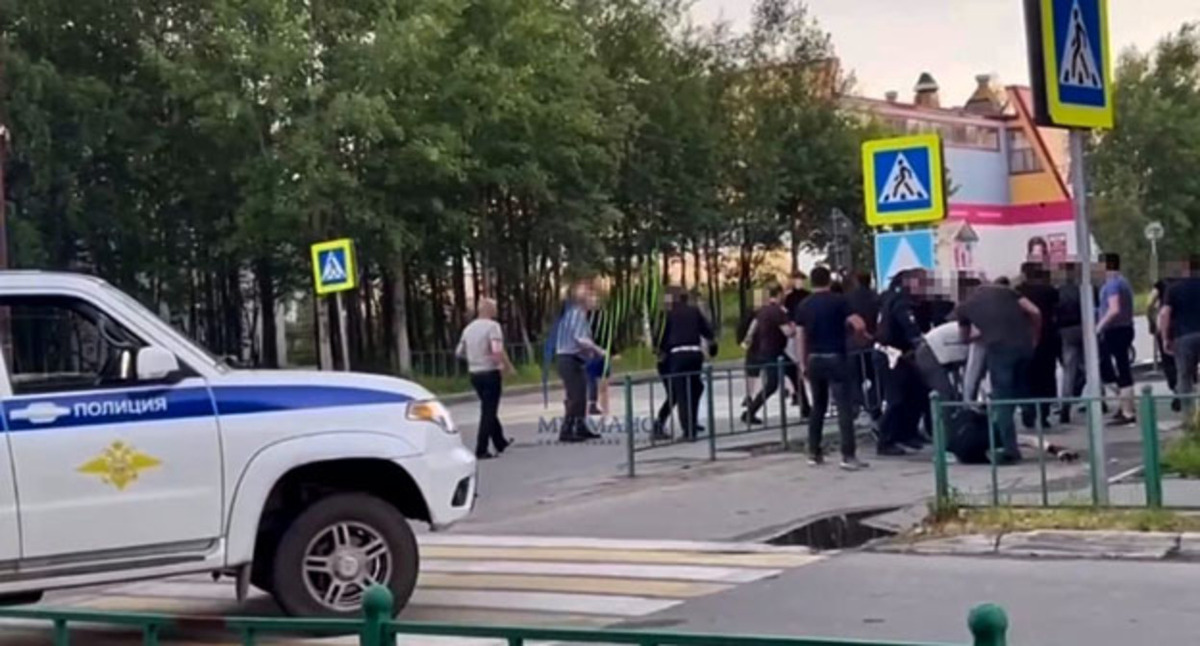 Массовая драка с участием выходцев из Азербайджана в Ковдоре. Фото: vk.com/murmanskgroup Массовая драка с участием выходцев из Азербайджана в Ковдоре. Фото: vk.com/murmanskgroup