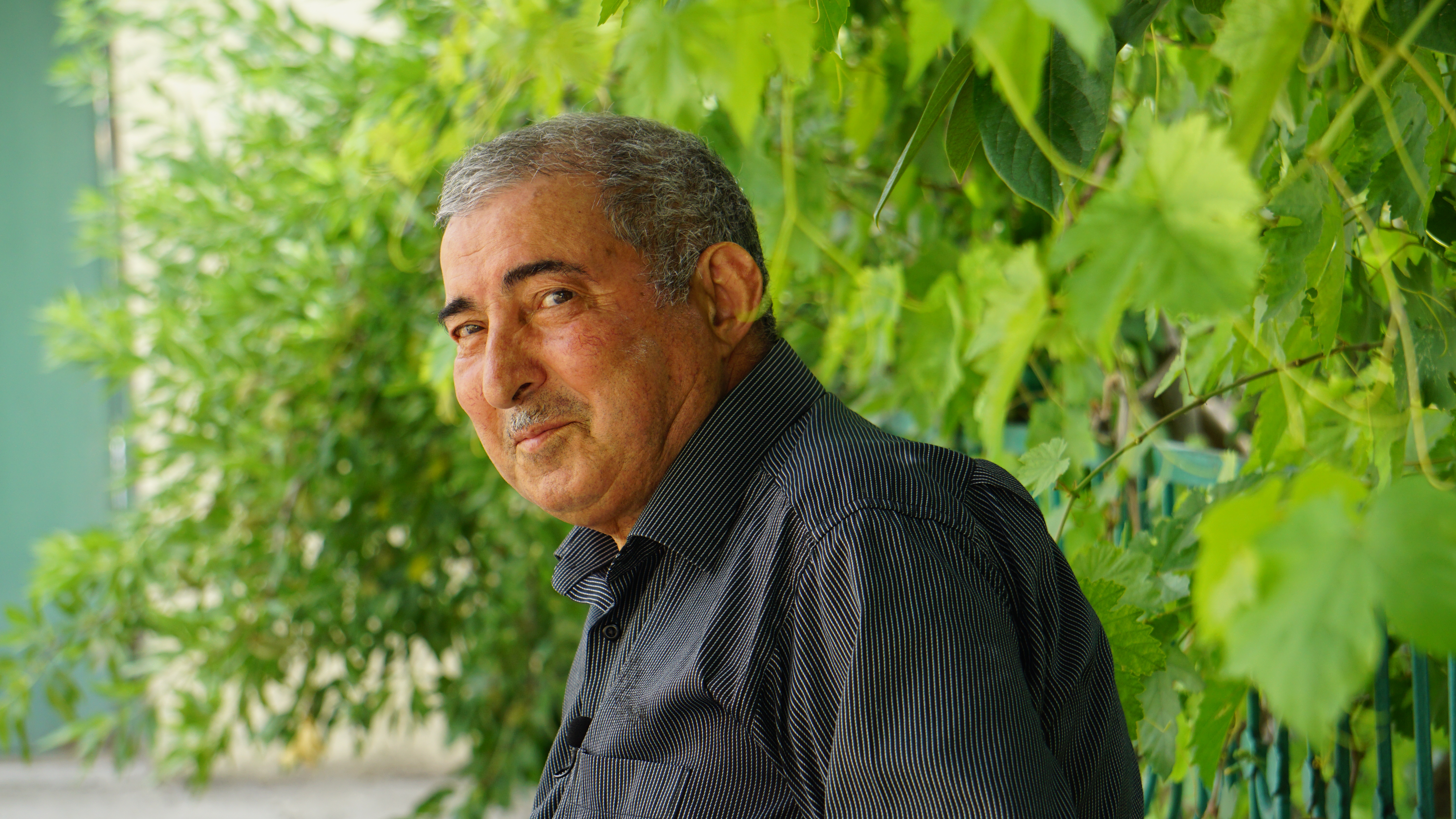 Фермер Гурбанали Бабашов считает, что для развития виноградарства в стране не нужны субсидии, необходимо устранить монополию. Шамахы, Азербайджан. Фото Ислам Шыхали