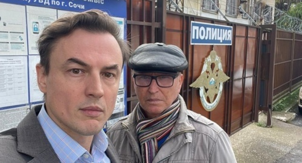 Адвокат Сергей Костюк (ныне отстранен от дела) и Владимир Атаманчук. Фото Светланы Кравченко для "Кавказского узла".