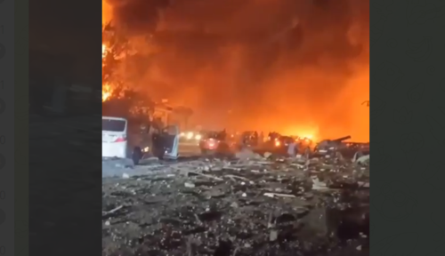 Пожар на заправке в Махачкале. Стоп-кадр видео из Telegram-канала "Черновик" от 14.08.23, https://t.me/chernovik/57728