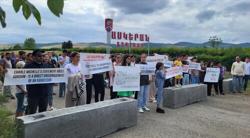 Активисты блокируют дорогу через Агдам. Фото Алвард Григорян для "Кавказского узла".