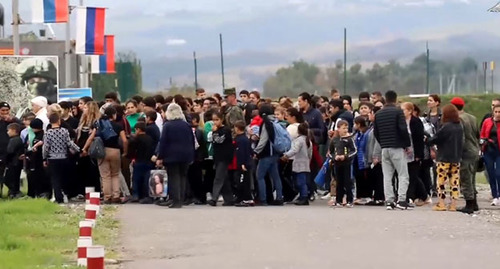 Эвакуированные жители Карабаха размещены в лагере миротворцев. Скриншот видео https://t.me/mod_russia/30657