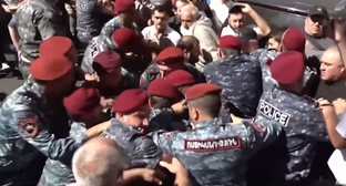 Задержания в Ереване, стоп-кадр видео канала NEWS AM https://www.youtube.com/watch?v=JAgiuiWvISk 