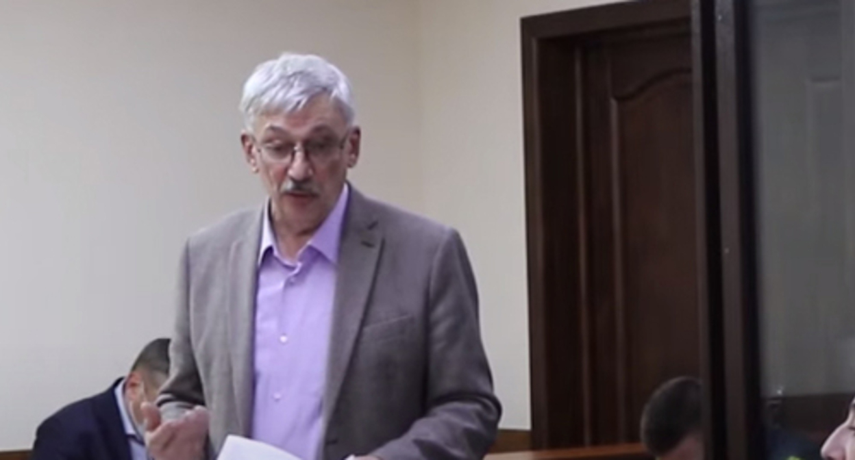 Олег Орлов. Кадр видео ЗПЧ
https://www.youtube.com/watch?v=b5oeo-6Nc5I