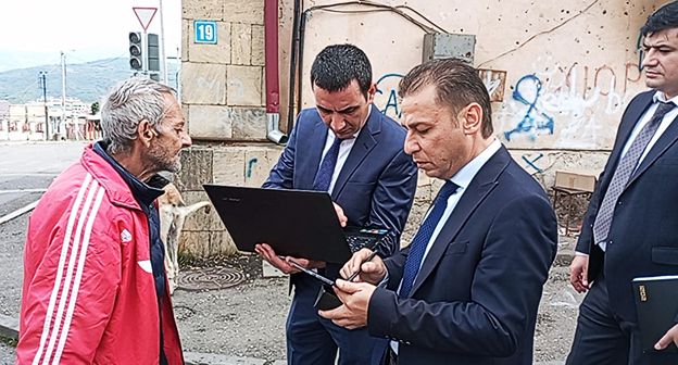 Регистрация армян. Фото Кямала Али для "Кавказского узла" Регистрация армян. Фото Кямала Али для "Кавказского узла"