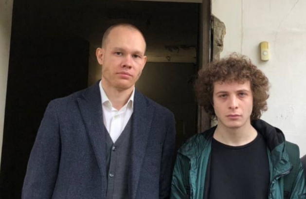 Адвокат Рустам Мухамадеев (слева) и Михаил Селицкий (справа). Скриншот фото из Telegram-канала RusNews от 24.10.22, https://t.me/rusnews/19177
