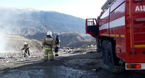 Пожар на свалке мусора в селе Ботлих. Фото: пресс-служба министерства природных ресурсов и экологии Дагестана.