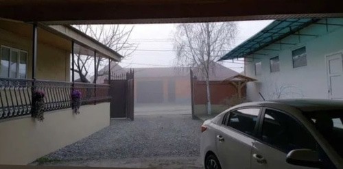 Открытые ворота в Чечен-Ауле в годовщину депортации. Фото: https://www.instagram.com/chechen_aul_bastion/