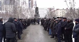 Участники митинга памяти жертв депортации в Чечне. Кадр видео из телеграм-канала Магомеда Даудова https://t.me/s/MDaudov_95