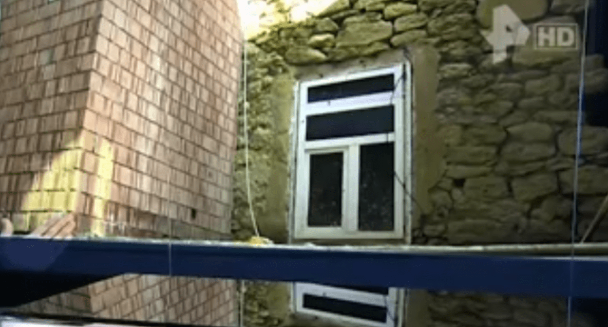 Окно квартиры Милаиди. Стоп-кадр видео из Telegram-канала Мурада Магомедова, https://t.me/muradreporter/611
