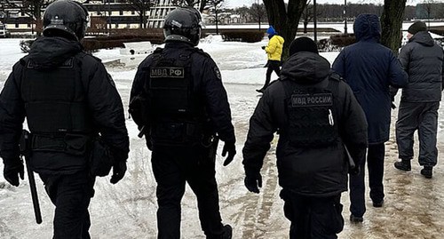 Сотрудники полиции. Фото: Anna Garraud. https://ru.wikipedia.org