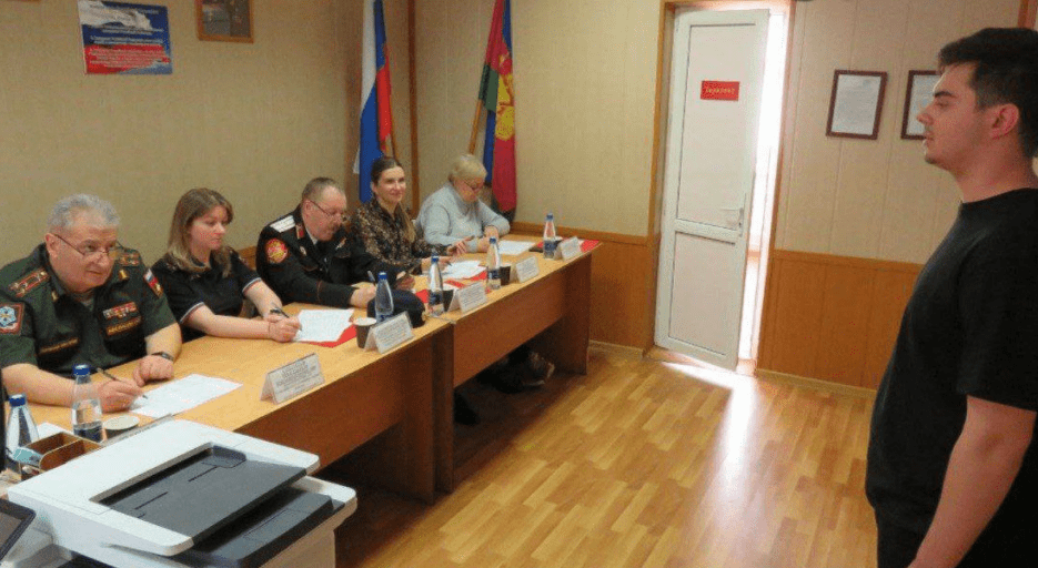 Призывная комиссия. Скриншот фото из Telegram-канала Туапсинского района от 01.04.24, https://t.me/tuapseregionadm/10769
