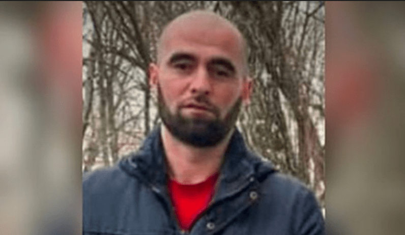 Асхаб Успанов. Стоп-кадр видео из оппозиционного властям Чечни Telegram-канала. Асхаб Успанов. Стоп-кадр видео из оппозиционного властям Чечни Telegram-канала.