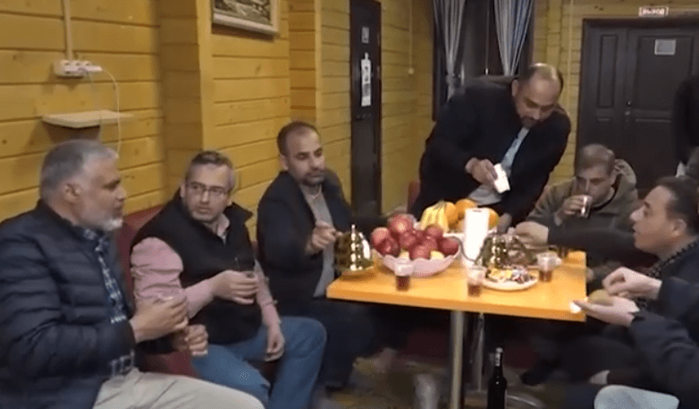 Беженцы из Палестины отметили в Чечне Ураза-байрам. Стоп-кадр видео телекомпании "Вайнах", опубликованного 12.04.24 в Telegram-канале Ахмеда Дудаева. https://t.me/akhmeddudaev/3174 Беженцы из Палестины отметили в Чечне Ураза-байрам. Стоп-кадр видео телекомпании "Вайнах", опубликованного 12.04.24 в Telegram-канале Ахмеда Дудаева. https://t.me/akhmeddudaev/3174