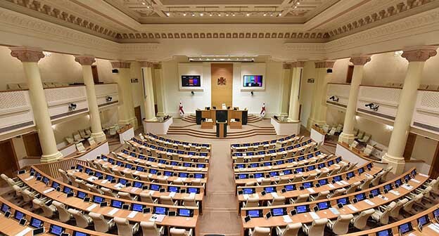 Парламент Грузии. Фото: https://www.interpressnews.ge/ka/article/234526-masalebis-gamoqenebis-pirobebi https://ru.wikipedia.org Парламент Грузии. Фото: https://www.interpressnews.ge/ka/article/234526-masalebis-gamoqenebis-pirobebi https://ru.wikipedia.org