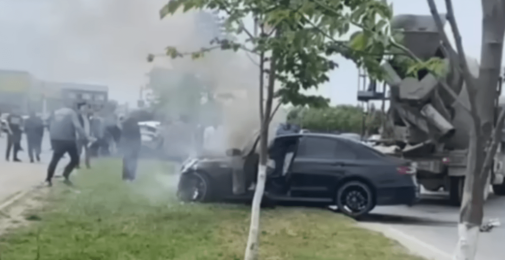 Фото с места аварии, обнародованное Тумсо Абдурахмановым 12 мая. Стоп-кадр видео из YouTube-канала блогера https://www.youtube.com/watch?v=yvnlZM3wfxc