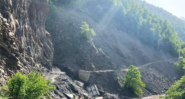Последствия селя в Cеле Дагбаш, Дагестан. 1 июня 2024 г. Фото: пресс-служба прокуратуры Дагестана Последствия селя в Cеле Дагбаш, Дагестан. 1 июня 2024 г. Фото: пресс-служба прокуратуры Дагестана
