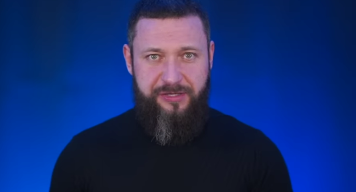 Вадим Харченко (внесен в реестр иноагентов), стоп-кадр видео из Youtube-канала "Личное мнение" от 05.02.23, https://www.youtube.com/watch?v=uesdL3tO7vM
