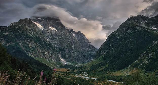 Тебердинский нацпарк. Фото: Drevotochets (Малафеева Елена) https://ru.wikipedia.org/ Тебердинский нацпарк. Фото: Drevotochets (Малафеева Елена) https://ru.wikipedia.org/