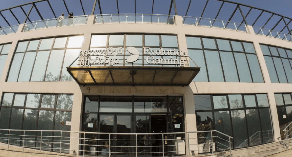 Офис компании Еvolution Georgia. Скриншот фото "Новости Грузии" от 05.07.24, https://www.newsgeorgia.ge/tysjachi-sotrudnikov-evolution-georgia-grozjat-zabastovkoj/ Офис компании Еvolution Georgia. Скриншот фото "Новости Грузии" от 05.07.24, https://www.newsgeorgia.ge/tysjachi-sotrudnikov-evolution-georgia-grozjat-zabastovkoj/