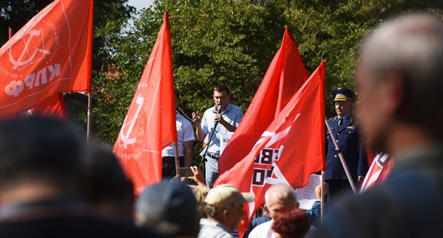 Митинг партии КПРФ. Фото Елены Синеок, "Юга.ру" Митинг партии КПРФ. Фото Елены Синеок, "Юга.ру"
