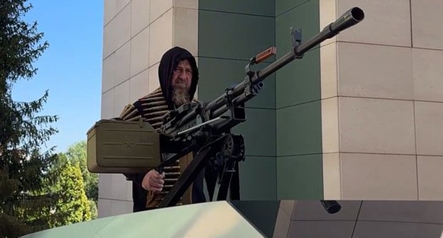 Рамзан Кадыров на Tesla электропикап Cybertruck. Фото: Телеграм-канал Рамзана Кадырова kadyrov_95 Рамзан Кадыров на Tesla электропикап Cybertruck. Фото: Телеграм-канал Рамзана Кадырова kadyrov_95