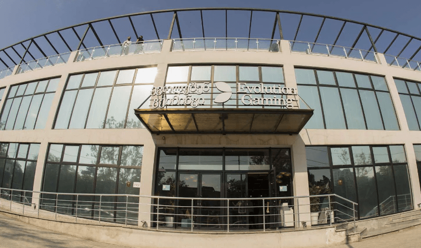 Офис Evolution Georgia. Скриншот фото от 05.07.24, https://www.newsgeorgia.ge/tysjachi-sotrudnikov-evolution-georgia-grozjat-zabastovkoj/ Офис Evolution Georgia. Скриншот фото от 05.07.24, https://www.newsgeorgia.ge/tysjachi-sotrudnikov-evolution-georgia-grozjat-zabastovkoj/