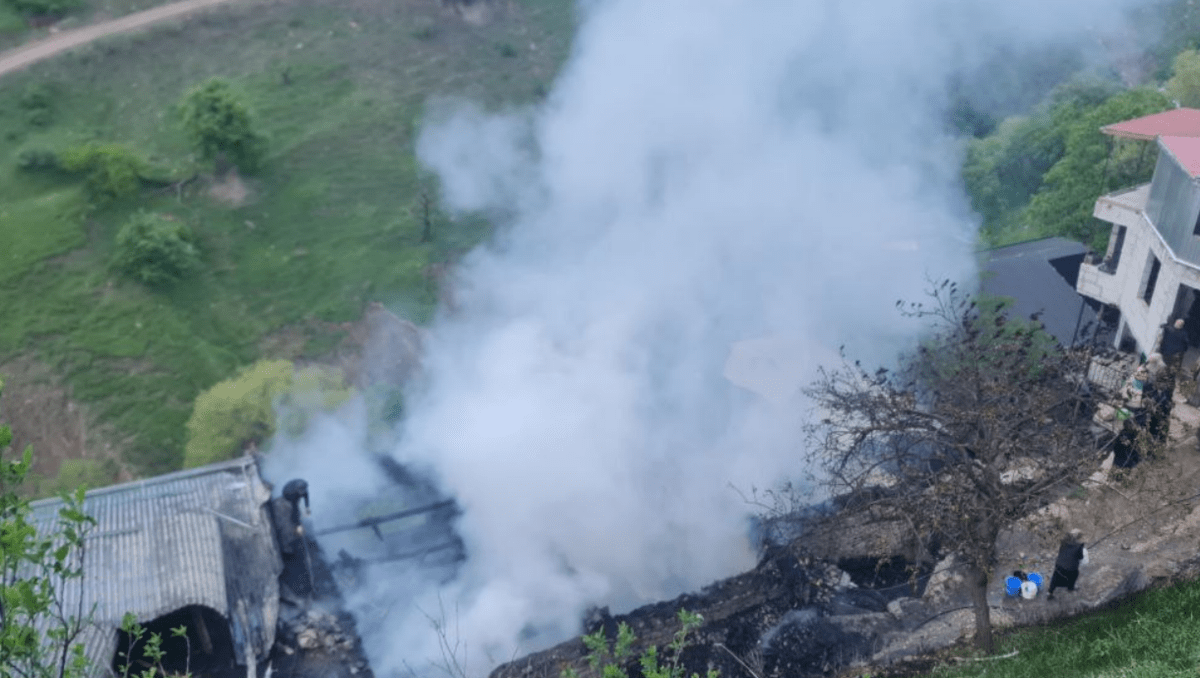 Сгоревший дома Ахмеда Батлухского. Скриншот фото из Telegram-канала "Слово Ахмада" от 08.05.24, https://t.me/slovoakhmada/271.