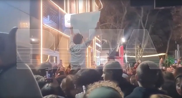 Беспорядки в Сочи, стоп-кадр видео https://t.me/s/bazabazon Беспорядки в Сочи, стоп-кадр видео https://t.me/s/bazabazon