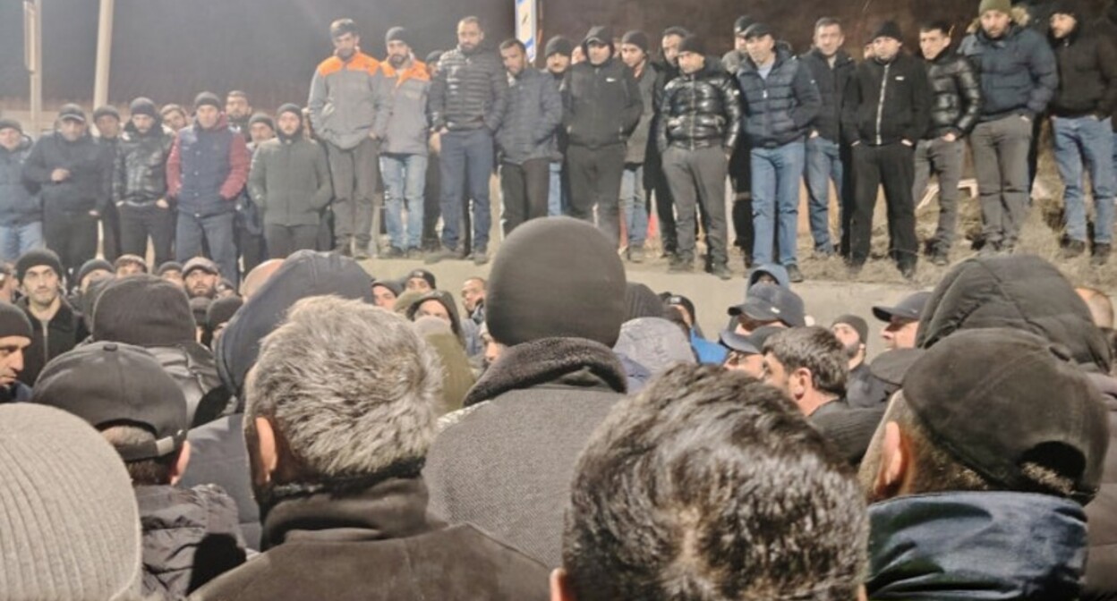 Работники Зангезурского медно-молибденового комбината в Армении. Февраль 2025 года. Фото: Report.az https://report.az/ru/v-regione/medno-molibdenovyj-kombinat-armenii-uvolil-8-sotrudnikov-iz-za-uchastiya-v-zabastovke/