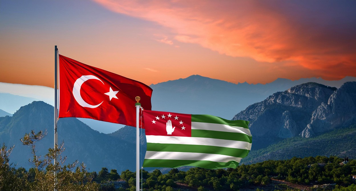 Флаги Абхазии и Турции. Иллюстрация создана «Кавказским узлом» с помощью ИИ в программе Photoshop