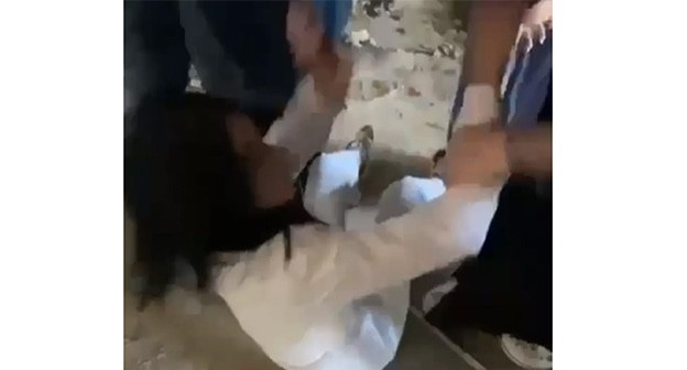 Избиение школьницы. Май 2024 г. Скриншот видео https://chernovik.net/news/ya-ispugalas-podumala-chto-menya-snova-budut-bit-i-podoshla-k-nim-izbienie-uchenicy-9-klassa Избиение школьницы. Май 2024 г. Скриншот видео https://chernovik.net/news/ya-ispugalas-podumala-chto-menya-snova-budut-bit-i-podoshla-k-nim-izbienie-uchenicy-9-klassa