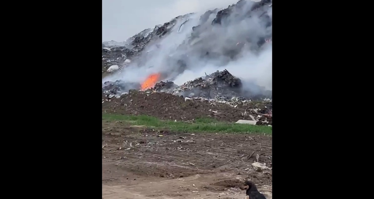 Пожар на мусорном полигоне. Кадр видео из телеграм-канала администрации Усть-Лабинского района https://t.me/ustlab_press_sektor/17873 Пожар на мусорном полигоне. Кадр видео из телеграм-канала администрации Усть-Лабинского района https://t.me/ustlab_press_sektor/17873