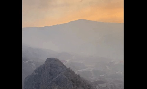 Задымление над лесом близ села Инкучимахи. Стоп-кадр видео из telegram-канала Саркара Магомедова от 05.04.25, https://t.me/sarkarmagomedov/219.