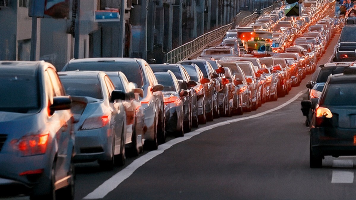 Автомобильный затор. Иллюстрация создана "Кавказским узлом" с помощью ИИ в программе Photoshop Автомобильный затор. Иллюстрация создана "Кавказским узлом" с помощью ИИ в программе Photoshop