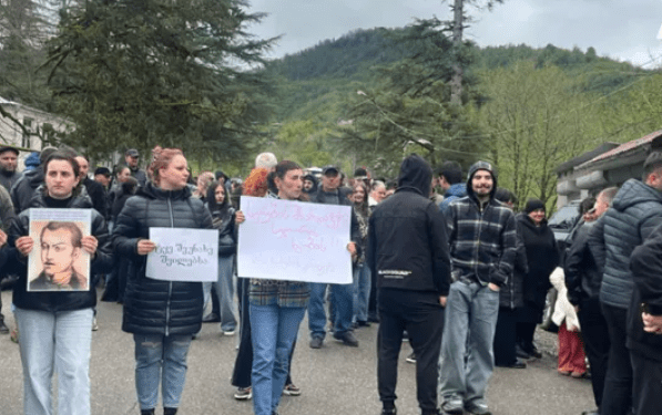 Акция протеста в Сулори. Скриншот фото "Интерпрессньюс" от 12.04.25, https://www.interpressnews.ge/ru/article/167858-v-vani-prokhodit-aktsiia-protesta-protiv-stroitelstva-sulori-ges Акция протеста в Сулори. Скриншот фото "Интерпрессньюс" от 12.04.25, https://www.interpressnews.ge/ru/article/167858-v-vani-prokhodit-aktsiia-protesta-protiv-stroitelstva-sulori-ges