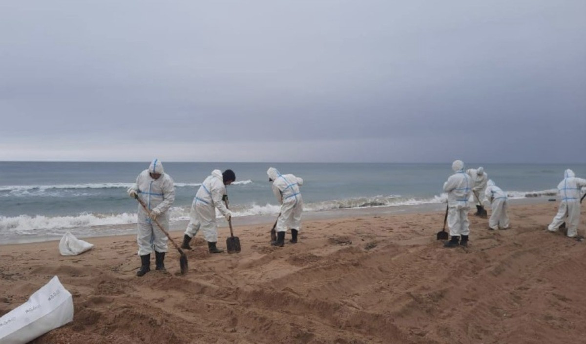 Уборка пляжей в Анапе. Фото: Оперштаб Кубани https://t.me/opershtab23/13145