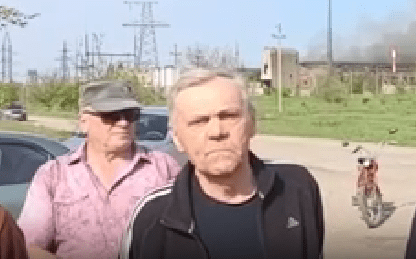 Янош Малиновский (на переднем плане). Стоп-кадр видео https://repost.news/news/87350-ekoaktivict_iz_vologodskoj_oblasti_soobshchil_ob_ugrozah_posle_videoobrashchenija_k_putinu.