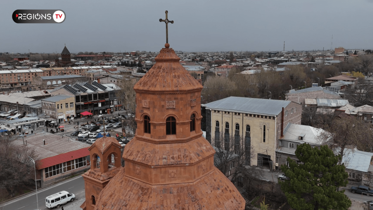 Католическая и Апостольская церковь соседствуют в Гюмри. Фото Regions TV.