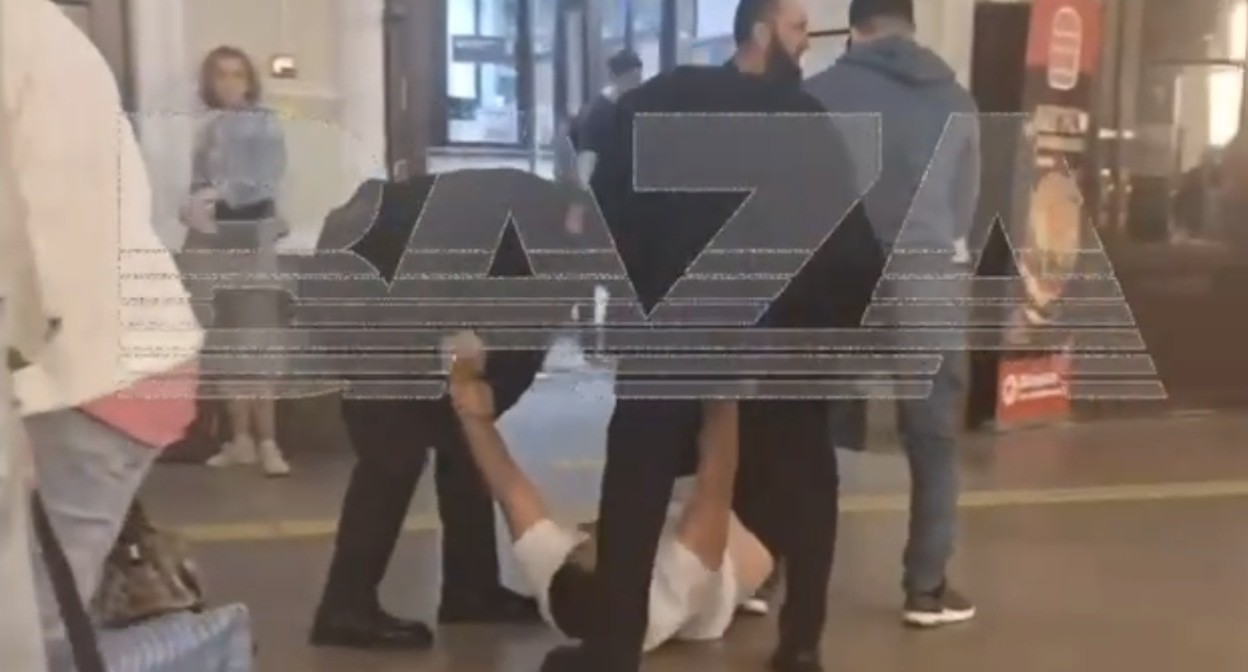Похищение на Ярославском вокзале. Кадр видео BAZA / Telegram