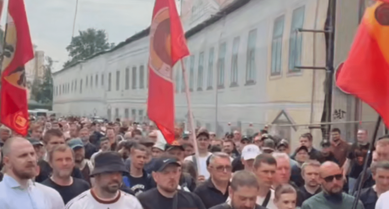 Обращение зачитано перед крестным ходом в Москве. Скриншот фото из Telegram-канала "Федерация" от 08.06.25, https://t.me/c/1407069800/45987