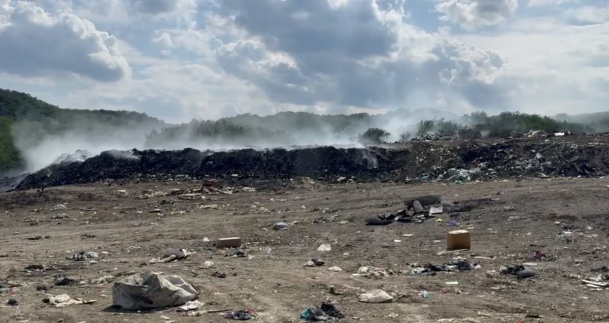 Дым над свалкой в Буйнакском районе. Кадр видео "Народного фронта Дагестана" https://t.me/onfdagestan/1980