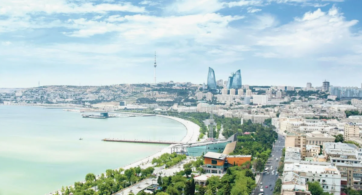 Баку. Стоп-кадр видео https://www.youtube.com/watch?app=desktop&v=cBBjFJ40l88