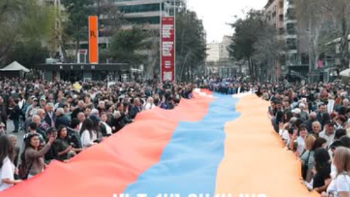 Карабахцы на митинге. Фото из анонса мининга от 30.06.25,  https://www.facebook.com/events/1788411985422377/?acontext=%7B%22event_action_history%22%3A[%7B%22mechanism%22%3A%22attachment%22%2C%22surface%22%3A%22newsfeed%22%7D]%2C%22ref_notif_type%22%3Anull%7D&locale=ru_RU. (деятельность компании Meta, владеющей соцсетью, запрещена в России).