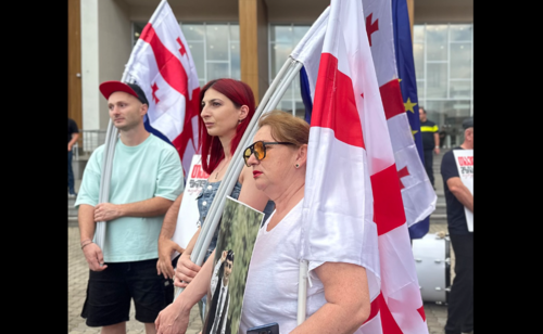 Участники акции протеста в Зугдиди. Скриншот фото Publika от 12.07.25, https://www.facebook.com/photo/?fbid=1494712685261610&set=pb.100041686795244.-2207520000 (деятельность компании Meta, владеющей соцсетью, запрещена в России).