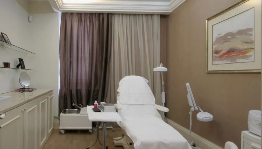 Кабинет косметолога. Скриншот фото с сайта https://mebelsalona.ru/gallery/gid/96