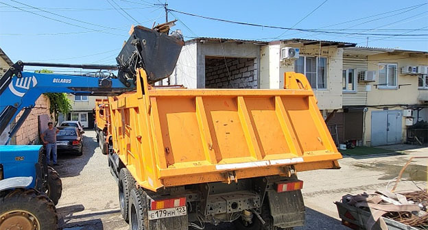 Устранение последствий атаки беспилотников на Сочи. Фото: https://sochi.ru/press-sluzhba/novosti/11/284507/