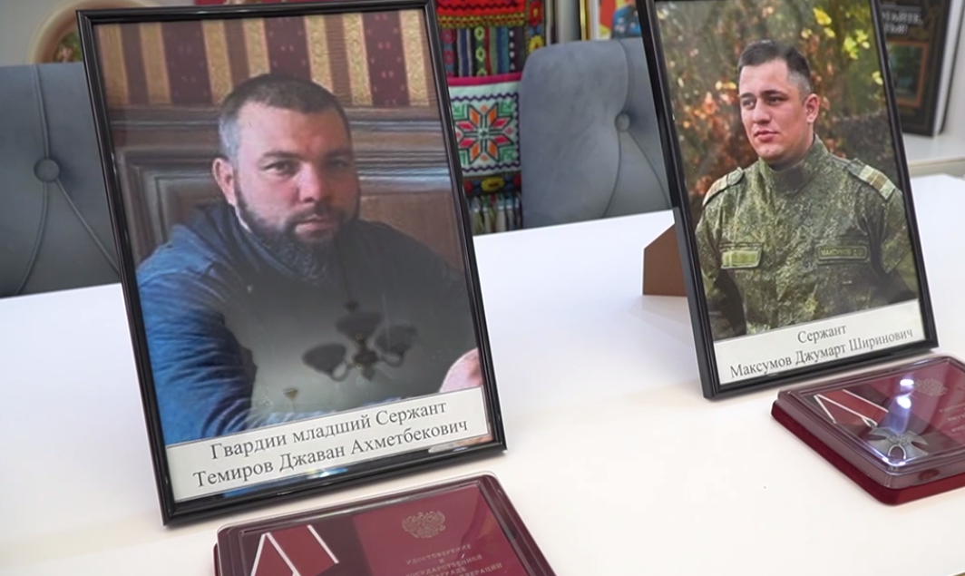 Фотографии убитых бойцов. Стоп-кадр видео телекомпании "Среда" от 31.07.25, https://t.me/admkasp/23563